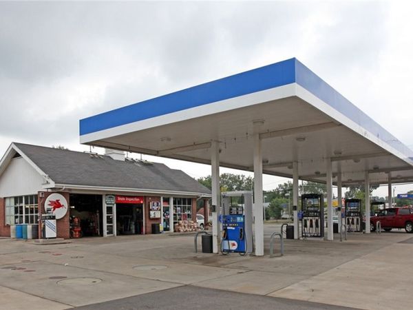 3005 Niagara Falls Boulevard , Buffalo, NY 14228