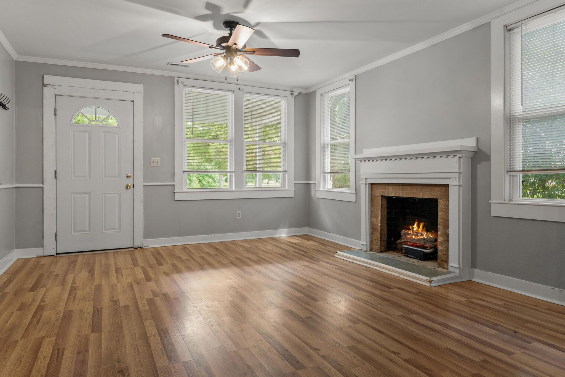 552 Ott Street Photo 9