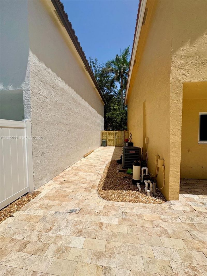 9833 NW 5th Ct, Plantation, FL 33324 Photo