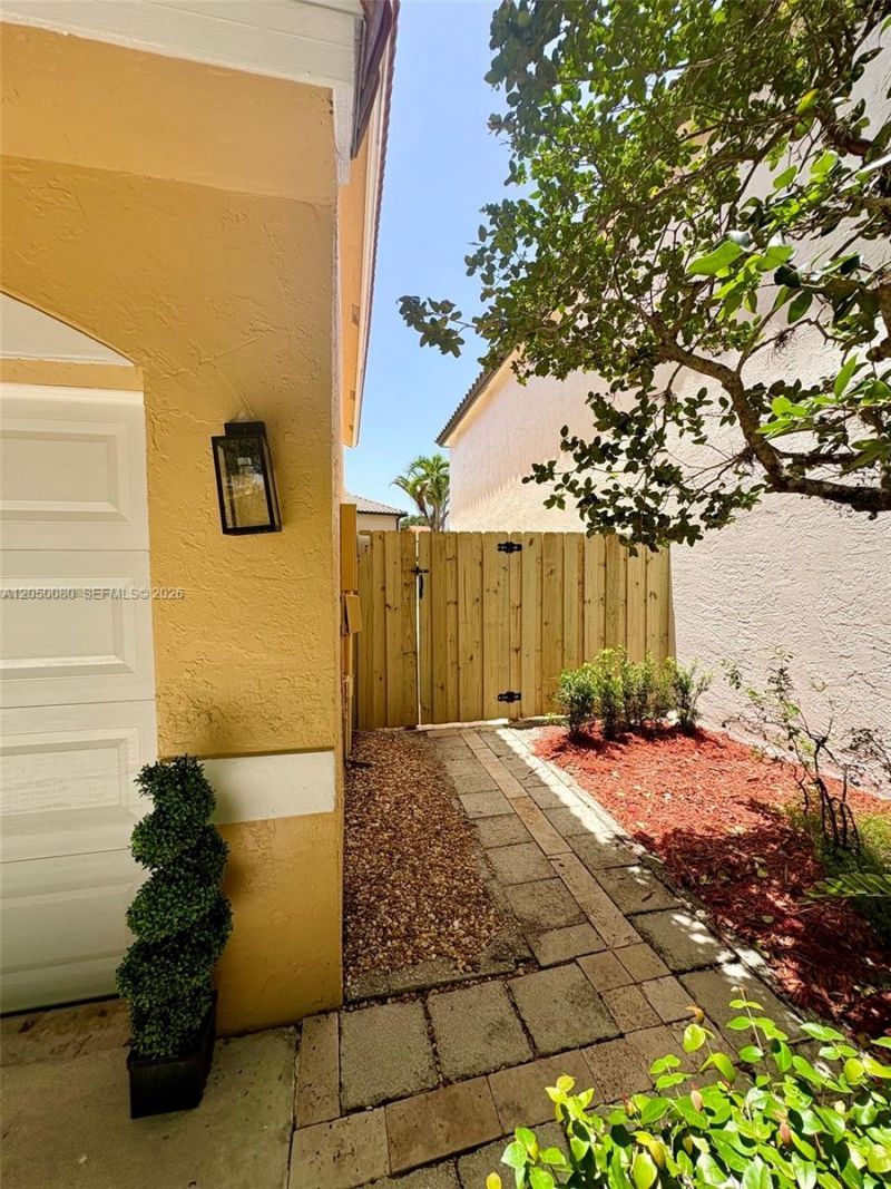 9833 NW 5th Ct, Plantation, FL 33324 Photo