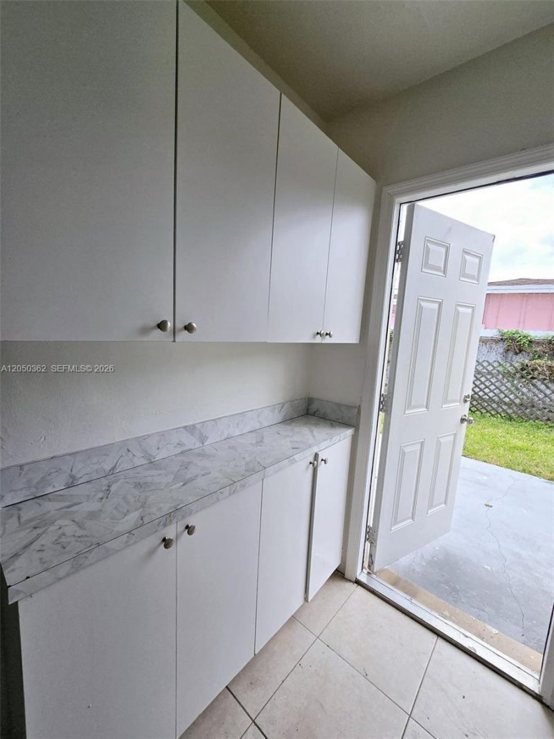 724 SW 7th Ter, Unit 1-2, Hallandale Beach, FL 33009 Photo