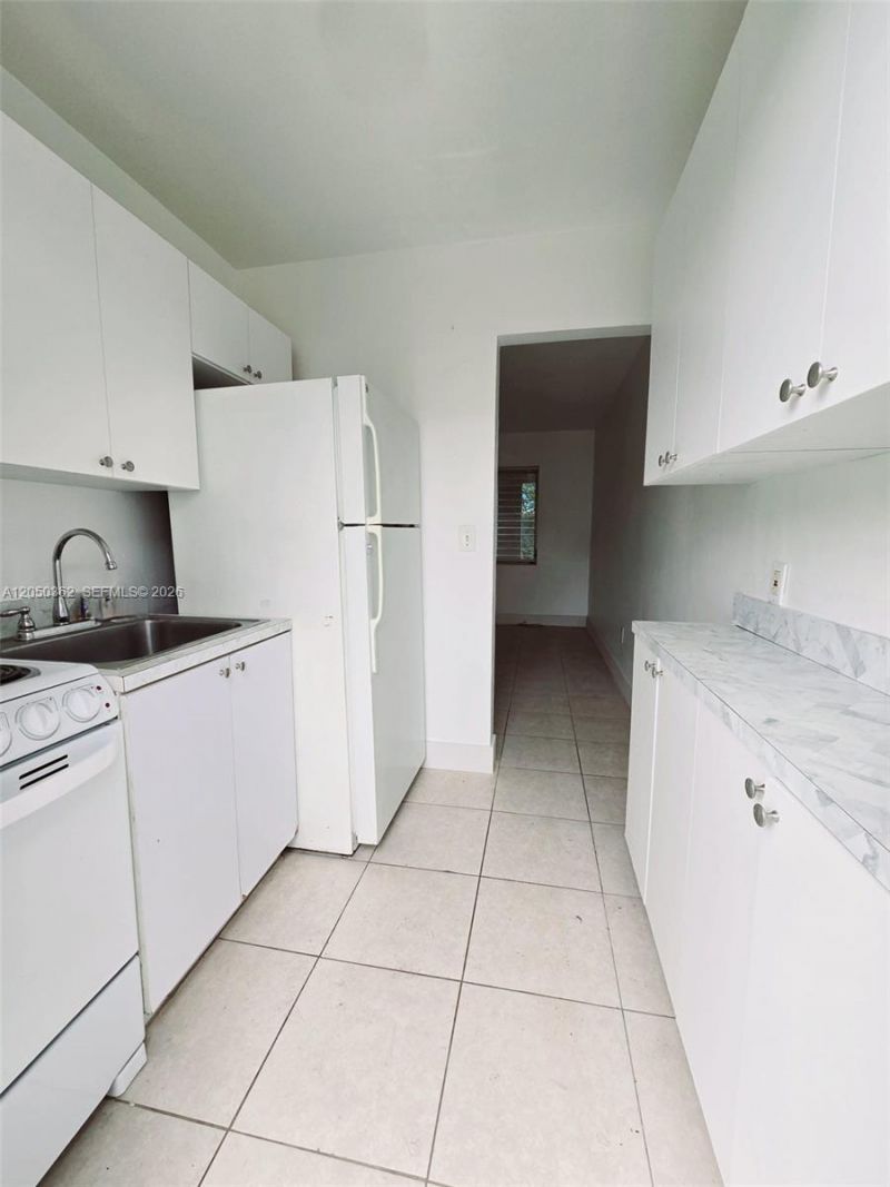 724 SW 7th Ter, Unit 1-2, Hallandale Beach, FL 33009 Photo