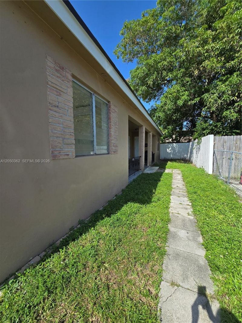 724 SW 7th Ter , Unit 1-2, Hallandale Beach, FL 33009 Photo