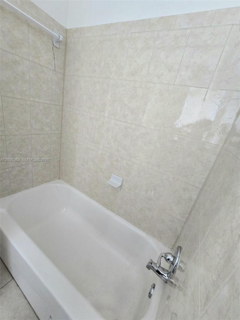 724 SW 7th Ter, Unit 1-2, Hallandale Beach, FL 33009 Photo
