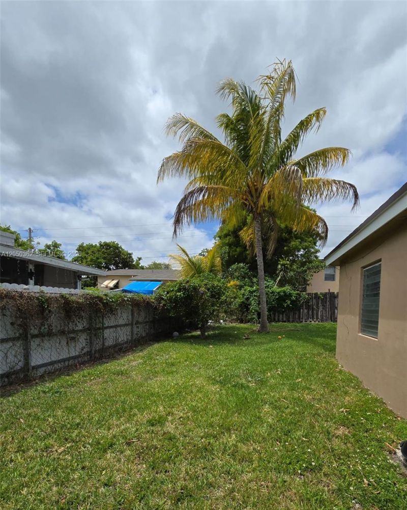 724 SW 7th Ter, Unit 1-2, Hallandale Beach, FL 33009 Photo