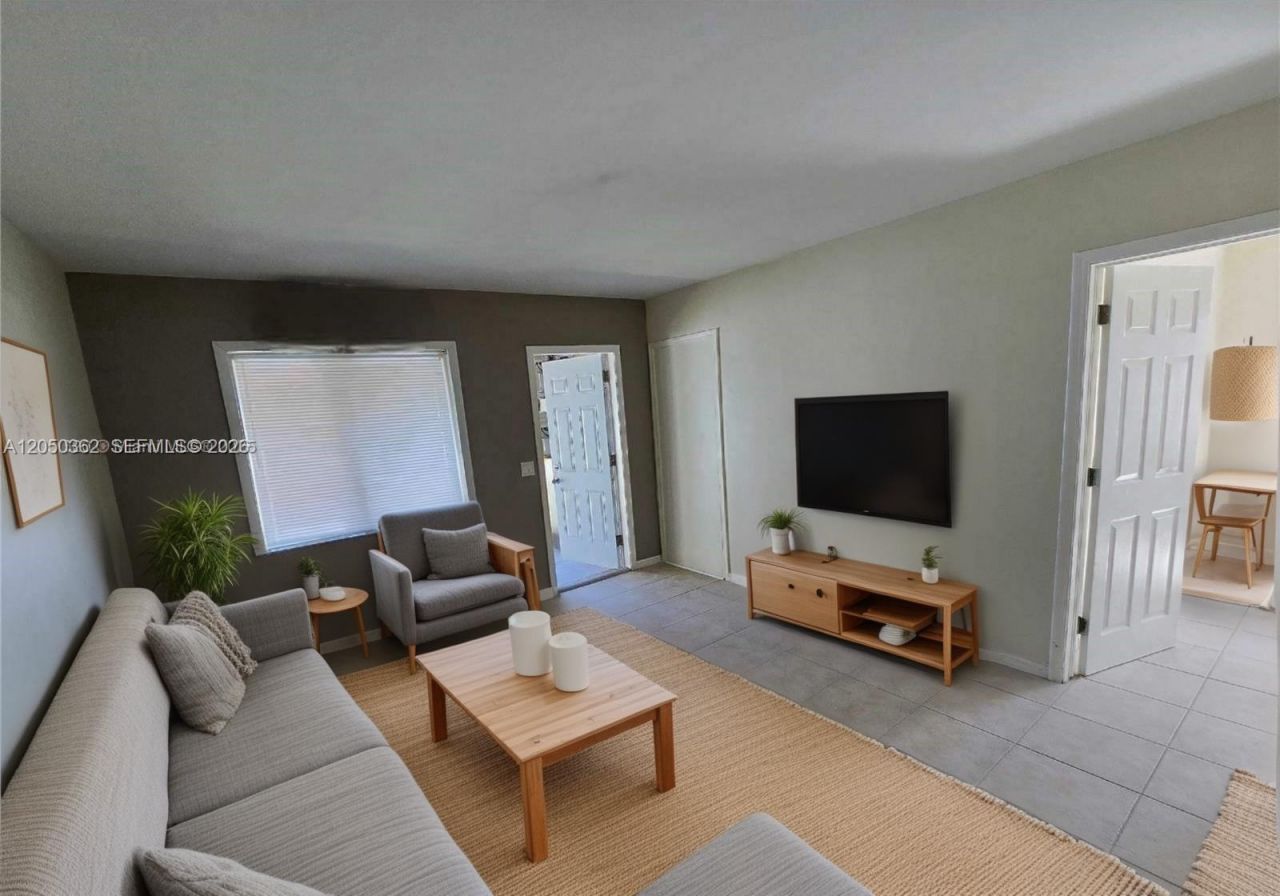 724 SW 7th Ter , Unit 1-2, Hallandale Beach, FL 33009 Photo