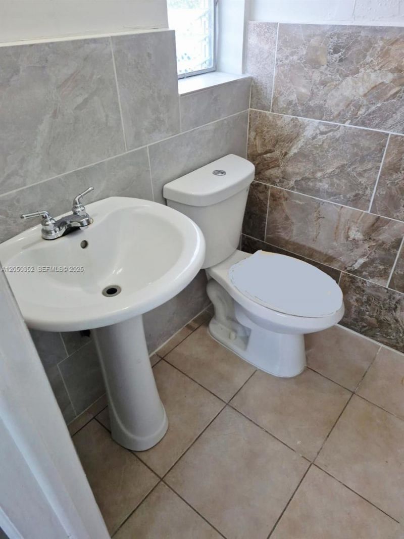 724 SW 7th Ter , Unit 1-2, Hallandale Beach, FL 33009 Photo