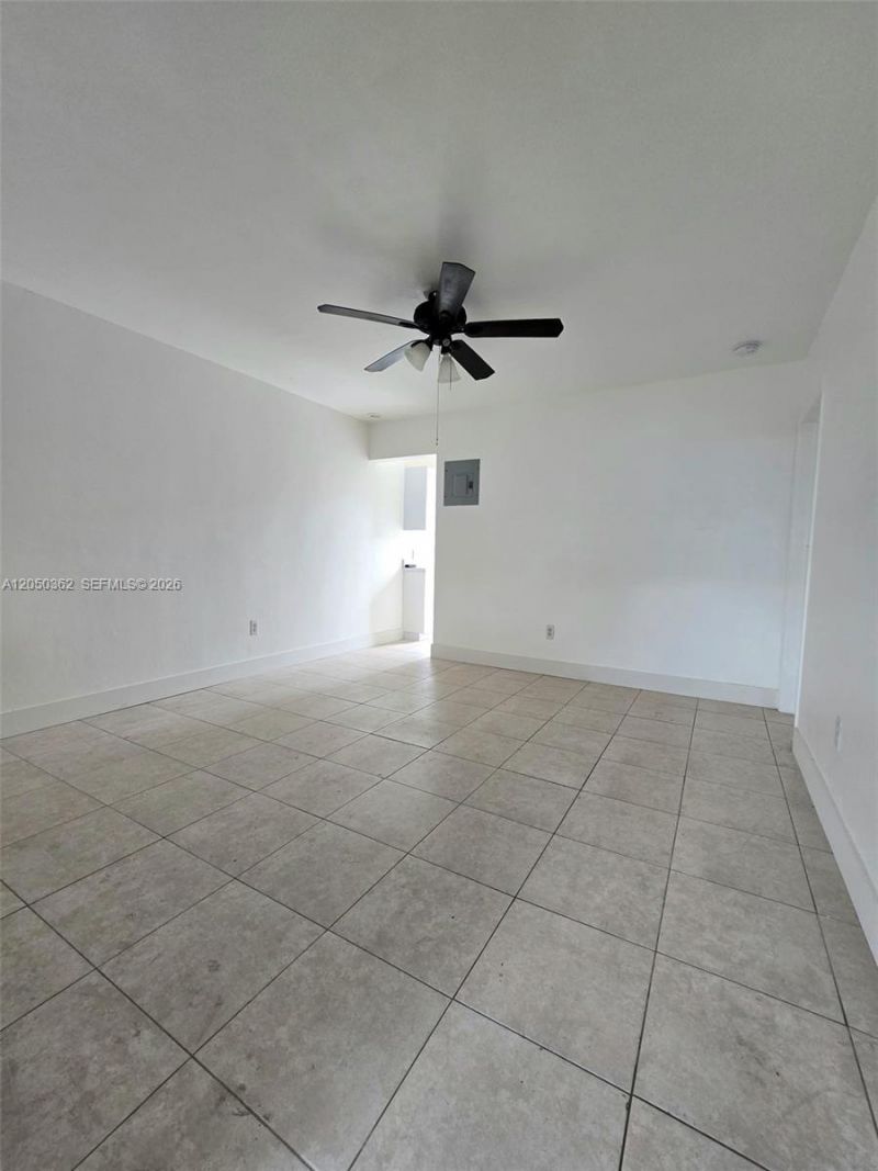 724 SW 7th Ter, Unit 1-2, Hallandale Beach, FL 33009 Photo