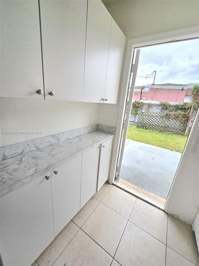 724 SW 7th Ter, Unit 1-2, Hallandale Beach, FL 33009 Photo