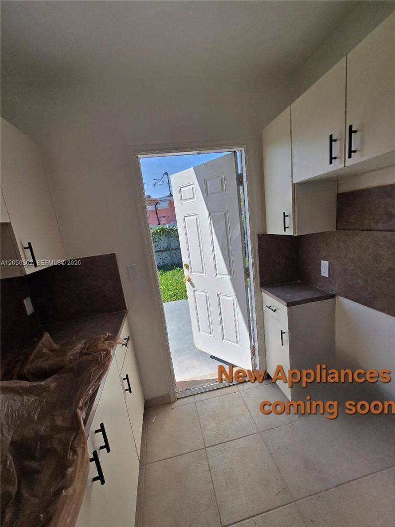 724 SW 7th Ter , Unit 1-2, Hallandale Beach, FL 33009 Photo