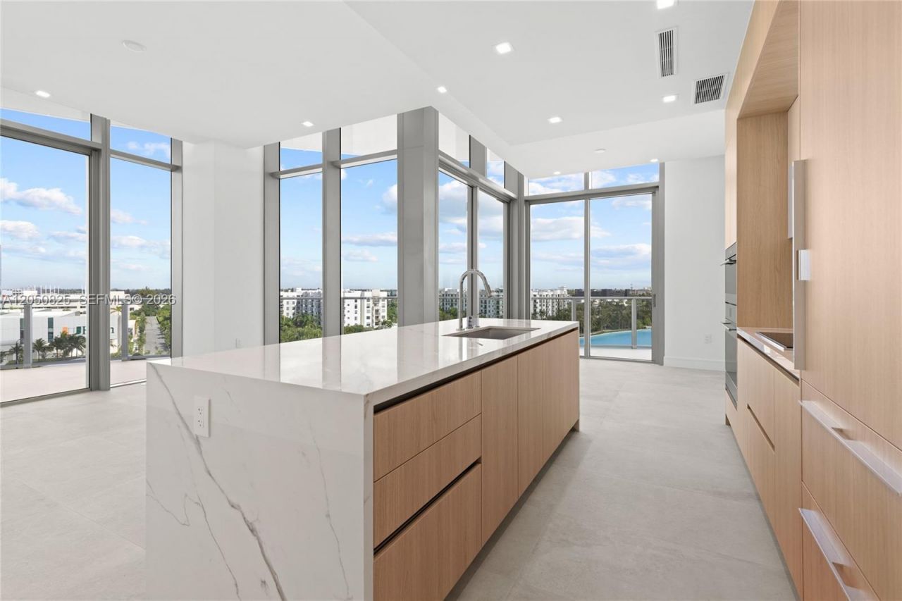 2411 Laguna Cr, Unit 606, Miami, FL 33181 Photo