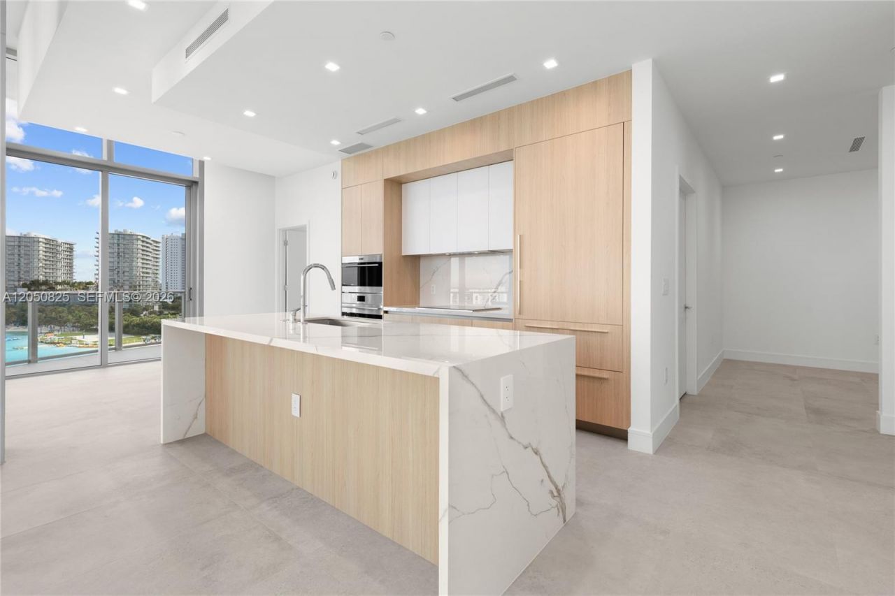 2411 Laguna Cr, Unit 606, Miami, FL 33181 Photo
