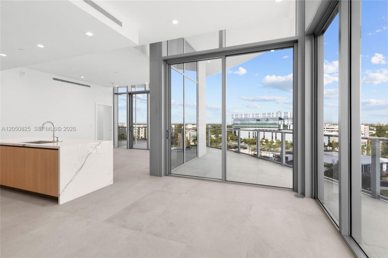 2411 Laguna Cr, Unit 606, Miami, FL 33181 Photo