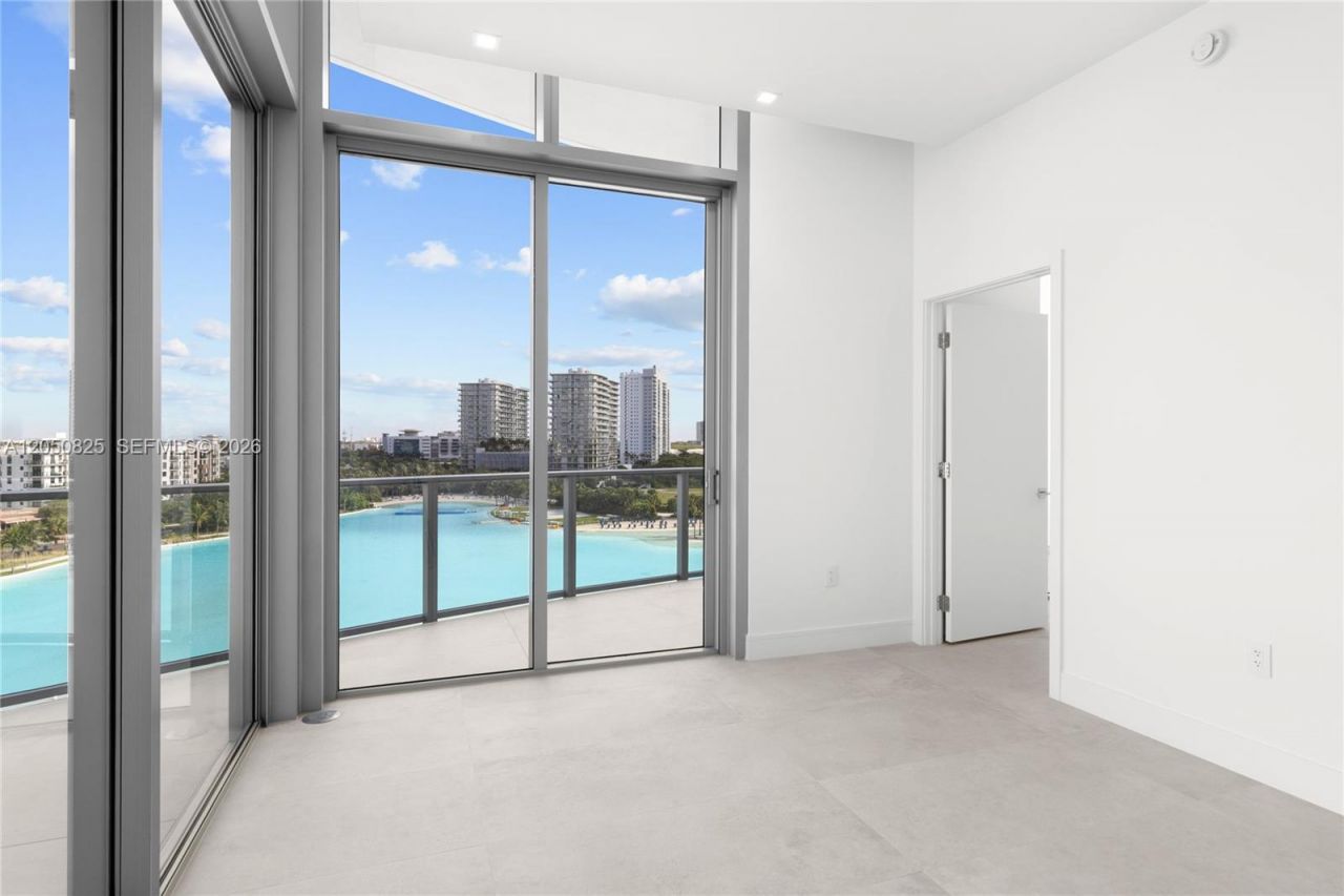 2411 Laguna Cr, Unit 606, Miami, FL 33181 Photo