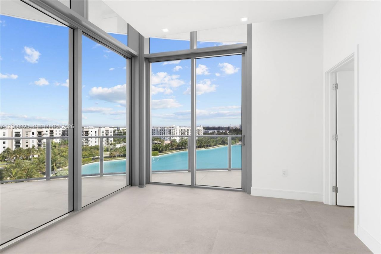 2411 Laguna Cr, Unit 606, Miami, FL 33181 Photo