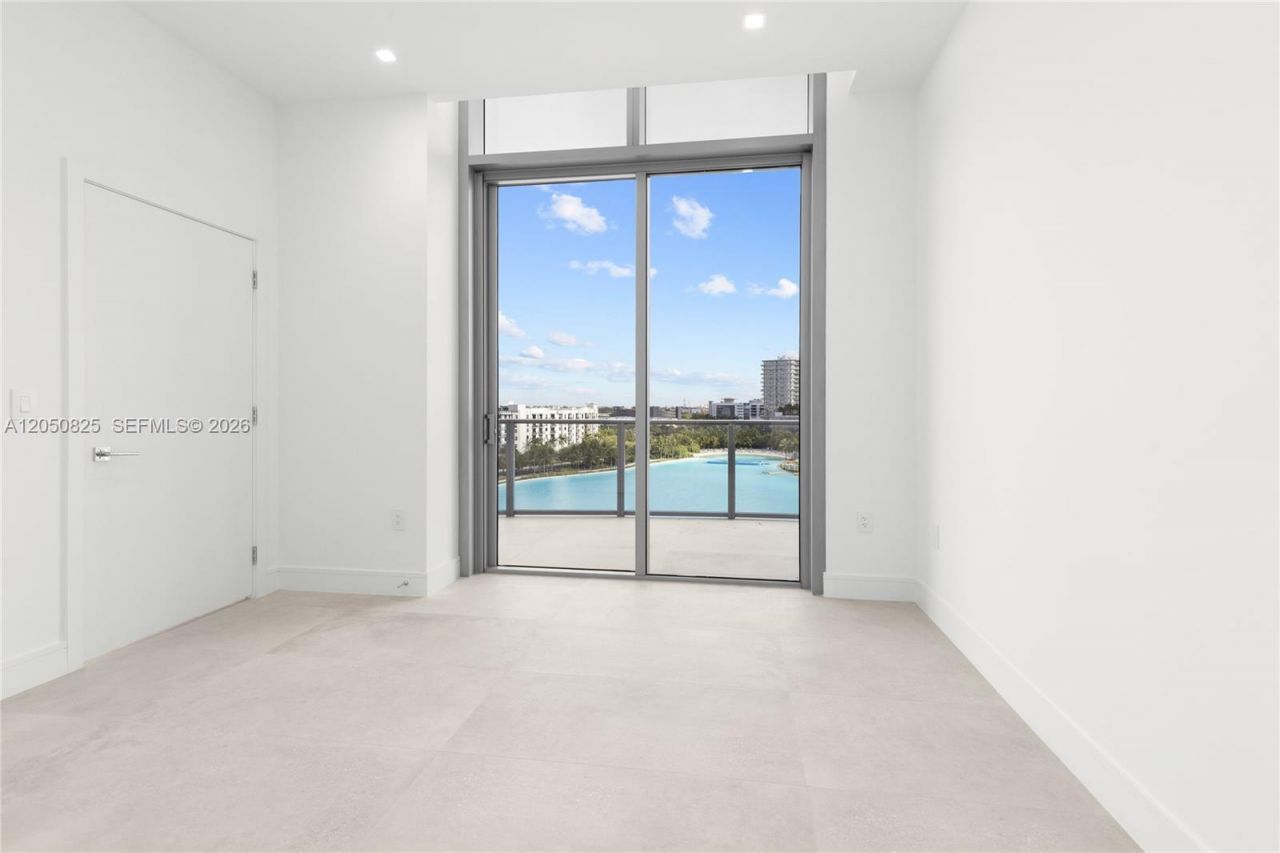 2411 Laguna Cr, Unit 606, Miami, FL 33181 Photo