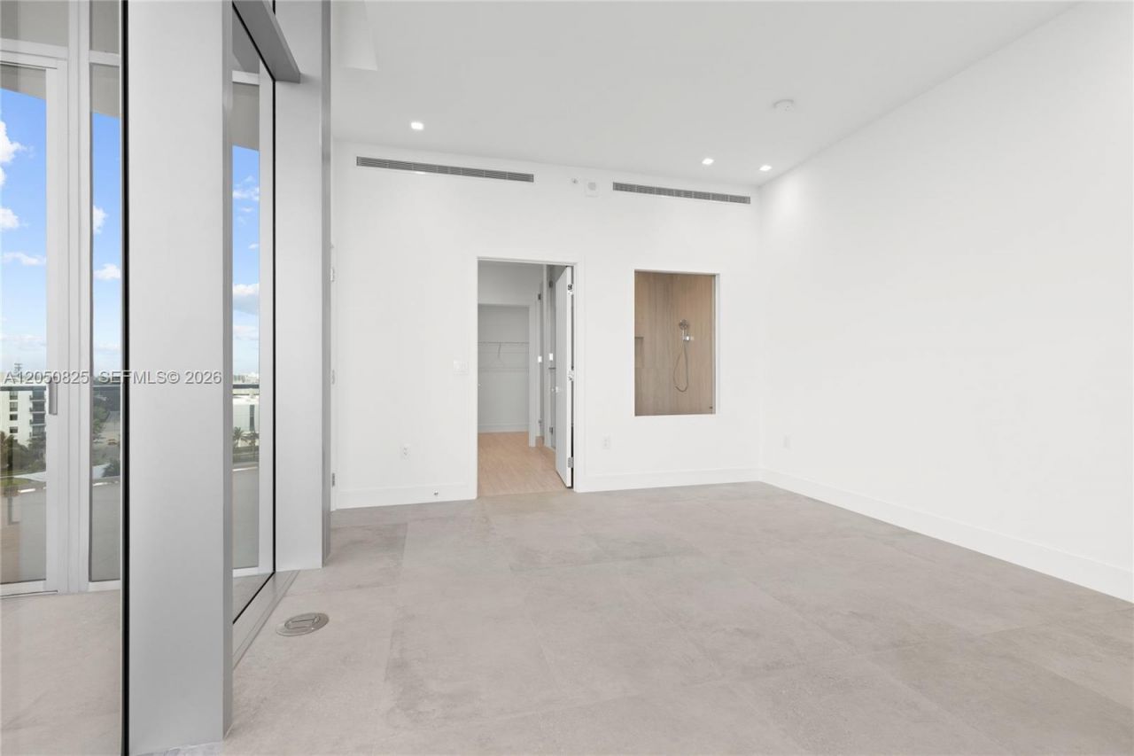 2411 Laguna Cr, Unit 606, Miami, FL 33181 Photo