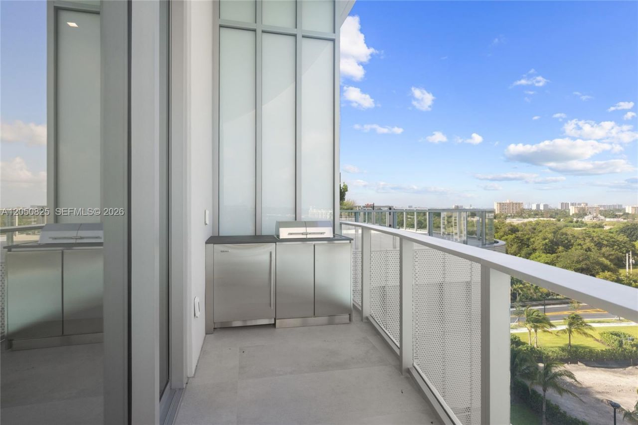 2411 Laguna Cr, Unit 606, Miami, FL 33181 Photo