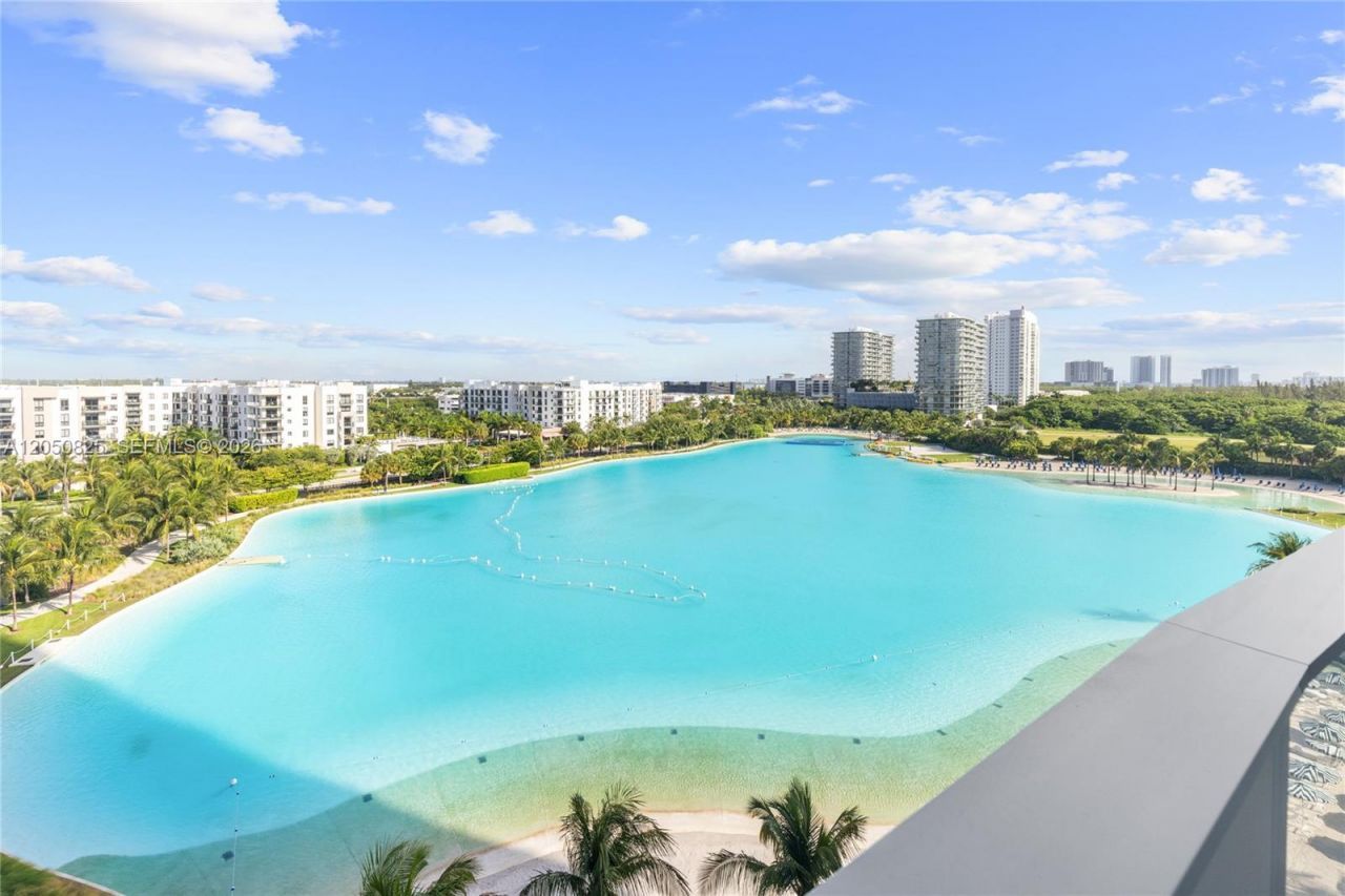 2411 Laguna Cr, Unit 606, Miami, FL 33181 Photo