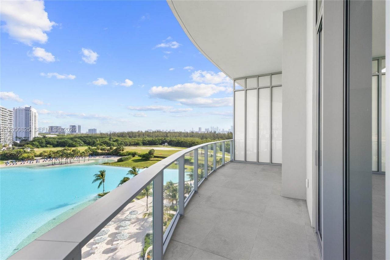 2411 Laguna Cr, Unit 606, Miami, FL 33181 Photo