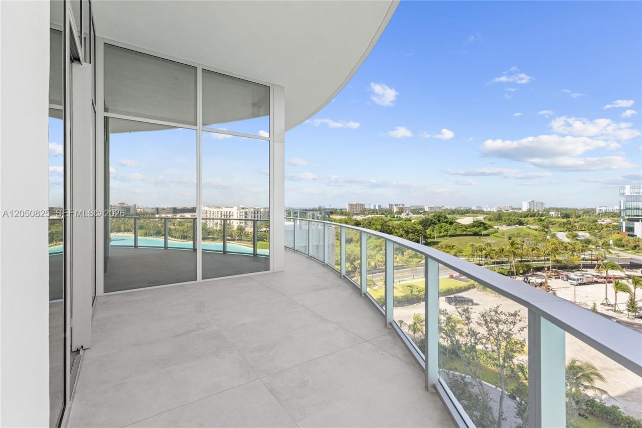 2411 Laguna Cr, Unit 606, Miami, FL 33181 Photo