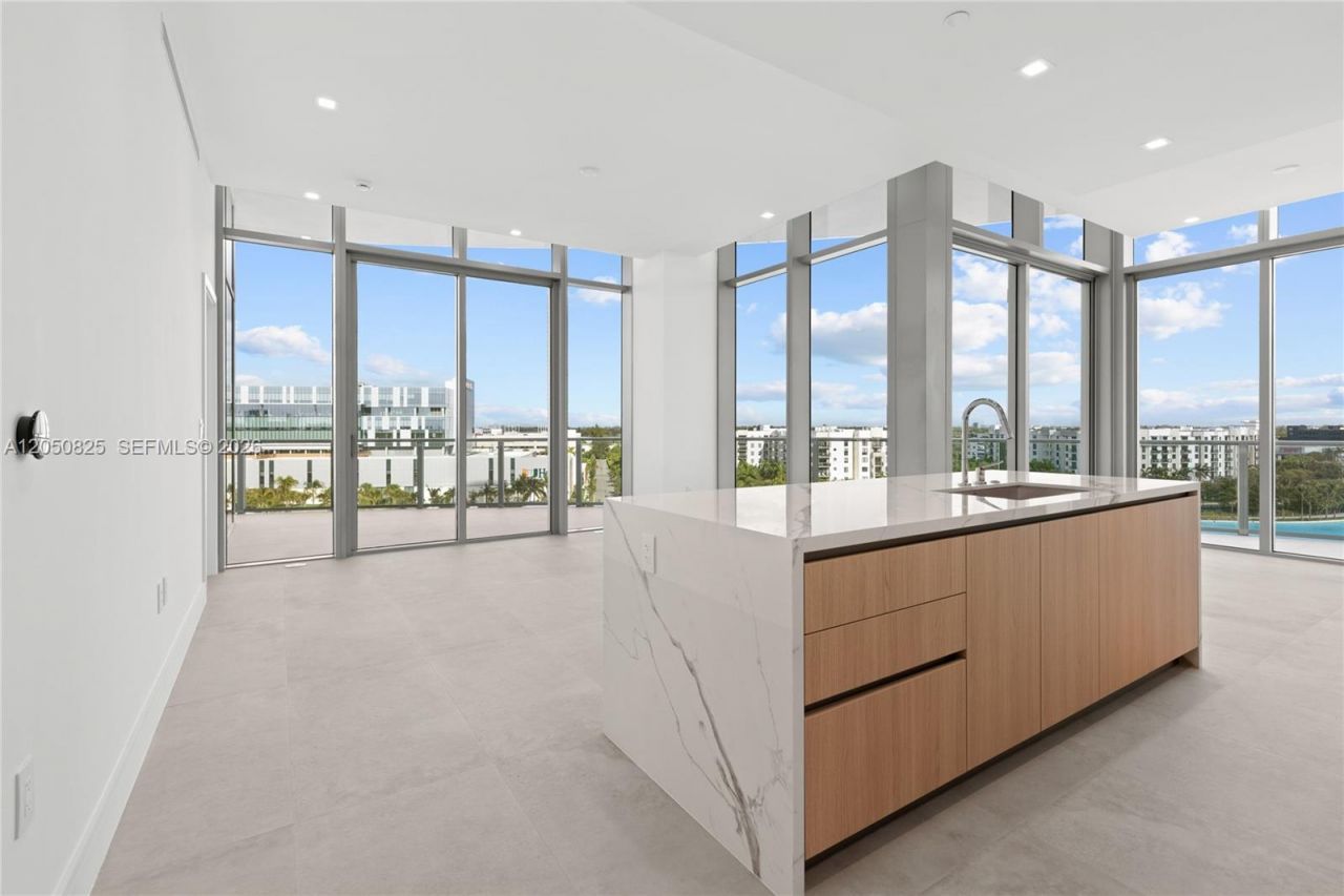 2411 Laguna Cr, Unit 606, Miami, FL 33181 Photo