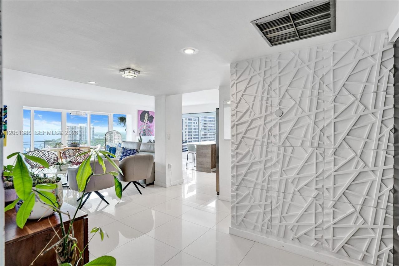 11111 Biscayne Blvd , Unit 1915, Miami, FL 33181 Photo