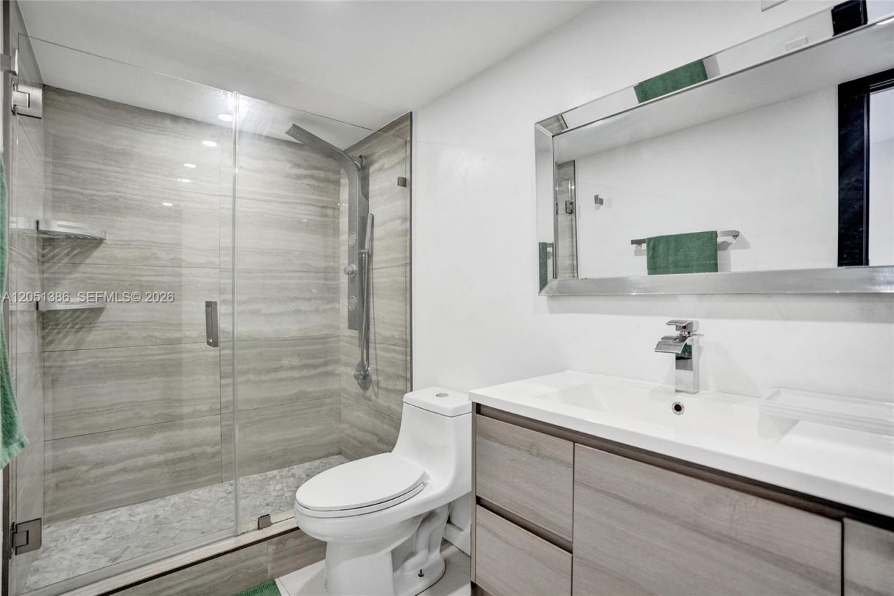 11111 Biscayne Blvd , Unit 1915, Miami, FL 33181 Photo