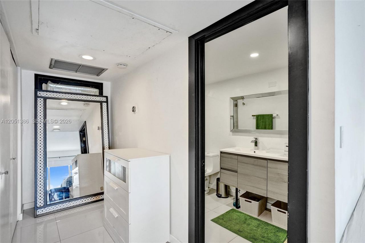 11111 Biscayne Blvd , Unit 1915, Miami, FL 33181 Photo
