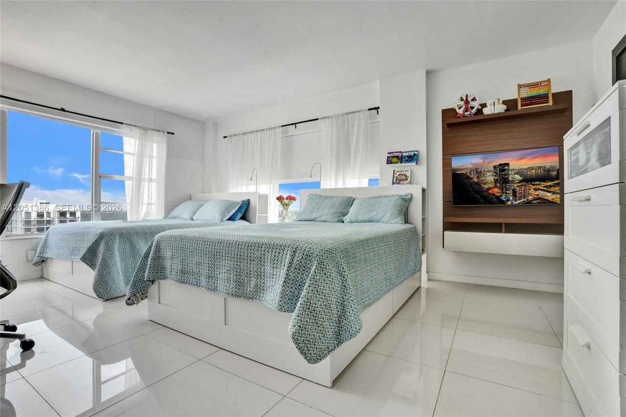 11111 Biscayne Blvd , Unit 1915, Miami, FL 33181 Photo