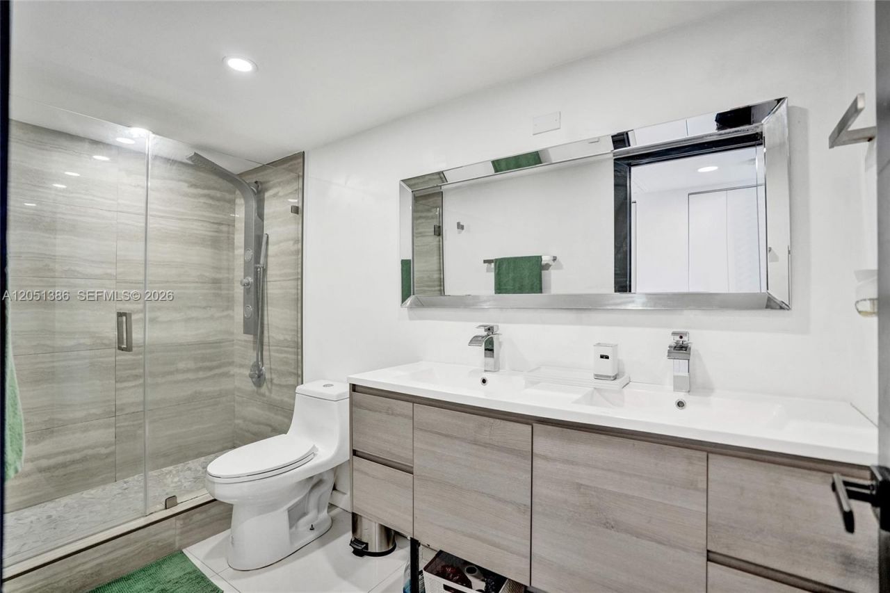 11111 Biscayne Blvd , Unit 1915, Miami, FL 33181 Photo