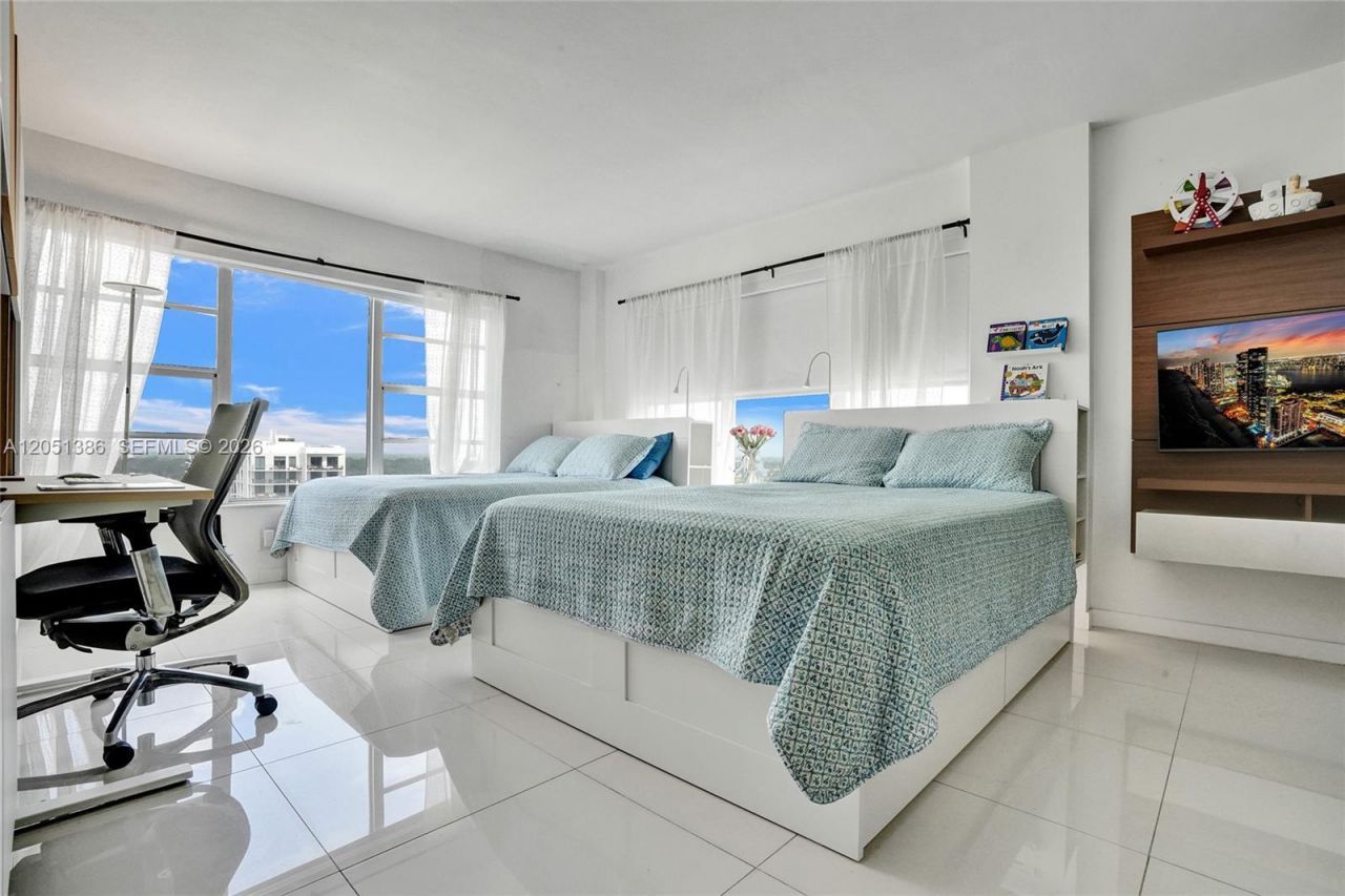 11111 Biscayne Blvd , Unit 1915, Miami, FL 33181 Photo