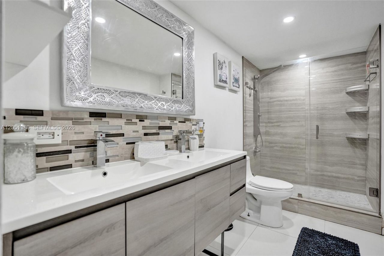 11111 Biscayne Blvd , Unit 1915, Miami, FL 33181 Photo
