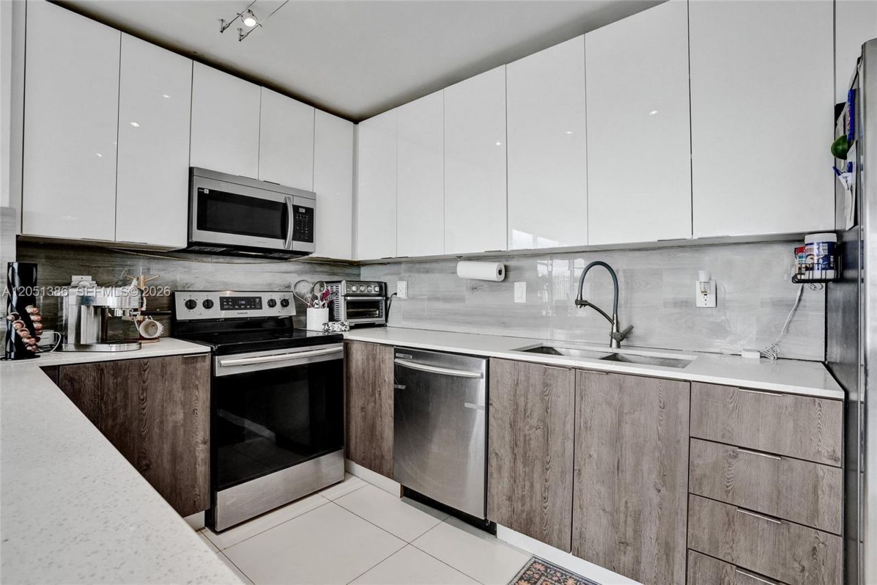 11111 Biscayne Blvd , Unit 1915, Miami, FL 33181 Photo