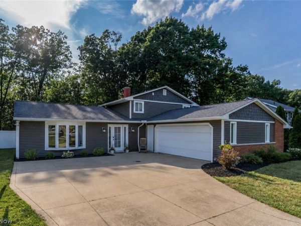 15628 Creekwood Lane , Strongsville, OH 44136