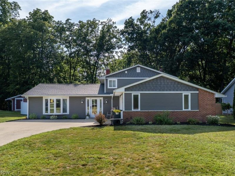 15628 Creekwood Lane, Strongsville, OH 44136 Photo 2