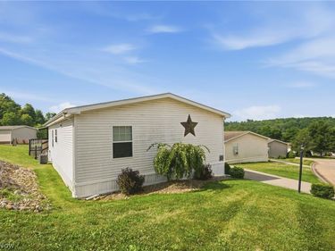 1023 Overlook Drive SW, Canton, OH 44706