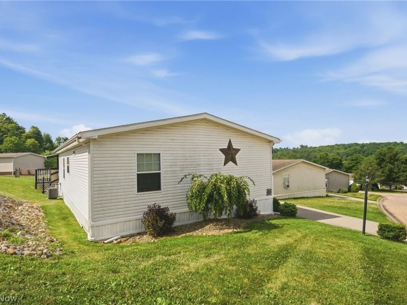 1023 Overlook Drive SW, Canton, OH 44706 Photo 1