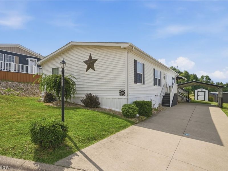 1023 Overlook Drive SW, Canton, OH 44706 Photo 2