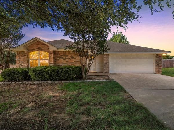 100 W Jade Drive, Hewitt, TX 76643