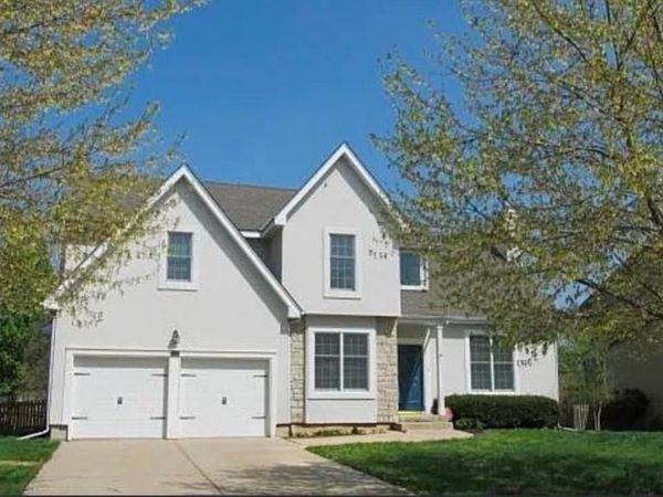 5216 W 158th Place, Overland Park, KS 66224