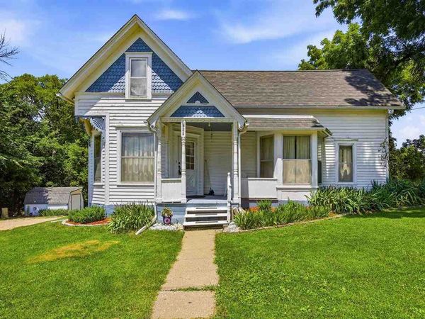 623 E Main St, West Branch, IA 52358