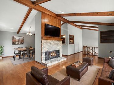 9374 Parker Street, Omaha, NE 68114