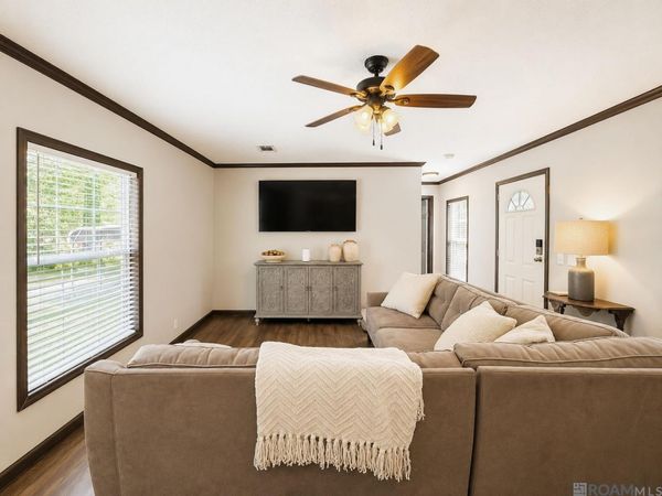 15140 Peairs Rd, Pride, LA 70770