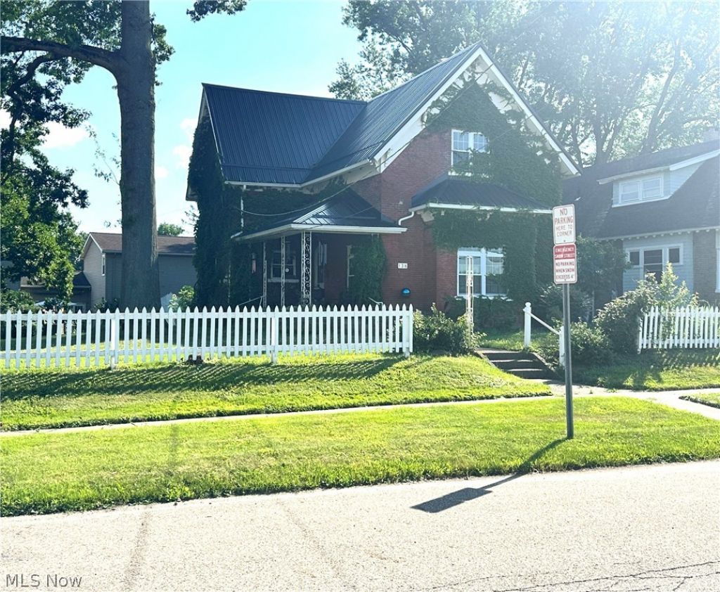 136 2nd Street Ne, Carrollton, OH 44615 Main Photo