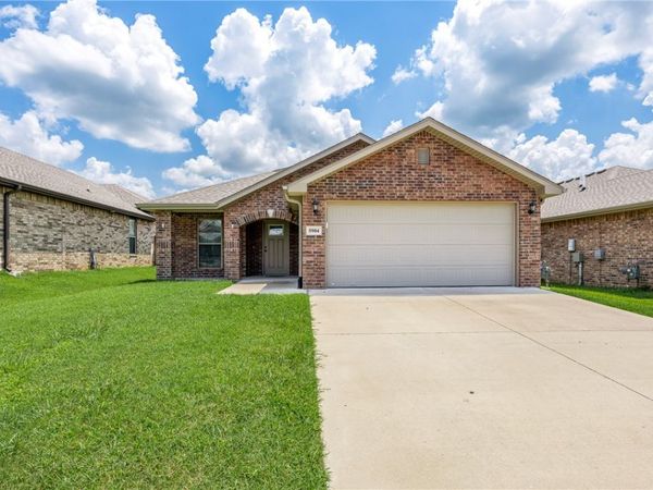 5904 NW Meade Street , Bentonville, AR 72713
