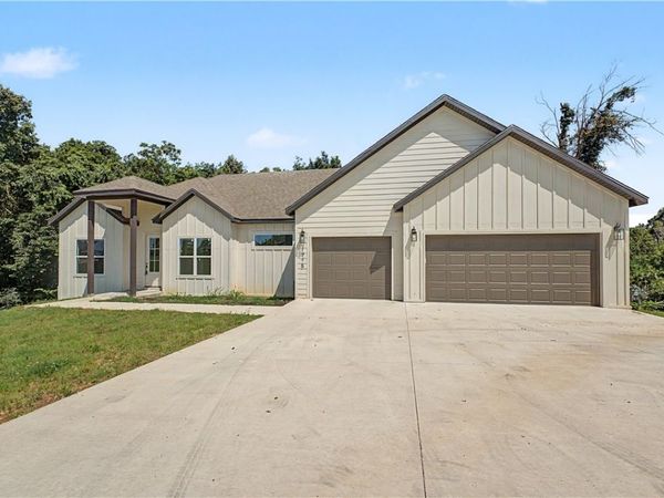 1975 Collins Drive , Pea Ridge, AR 72751