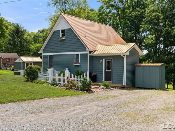 2041 Lakeview , Brooklyn, MI 49230