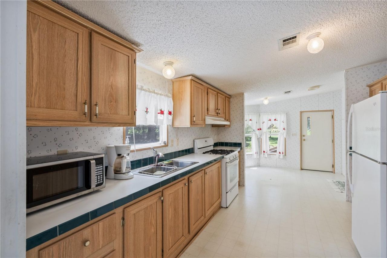 2786 NE 33rd Place , Coleman, FL 33521 Photo