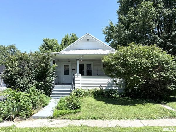 1521 E GROVE Street, Galesburg, IL 61401